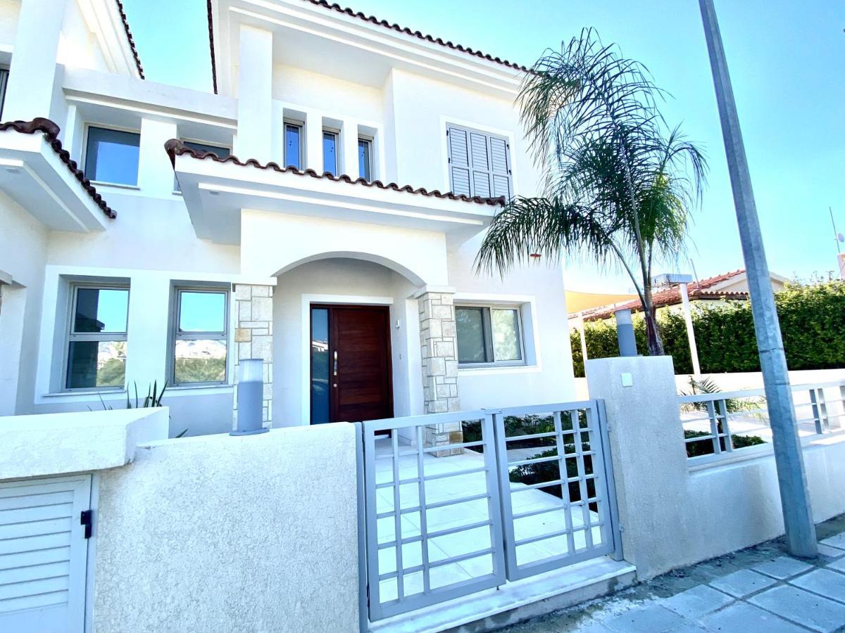 Coral Bay Beach Villa بافوس المظهر الخارجي الصورة