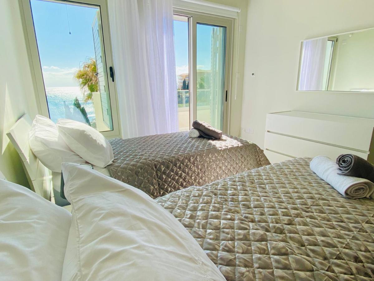 Coral Bay Beach Villa بافوس المظهر الخارجي الصورة