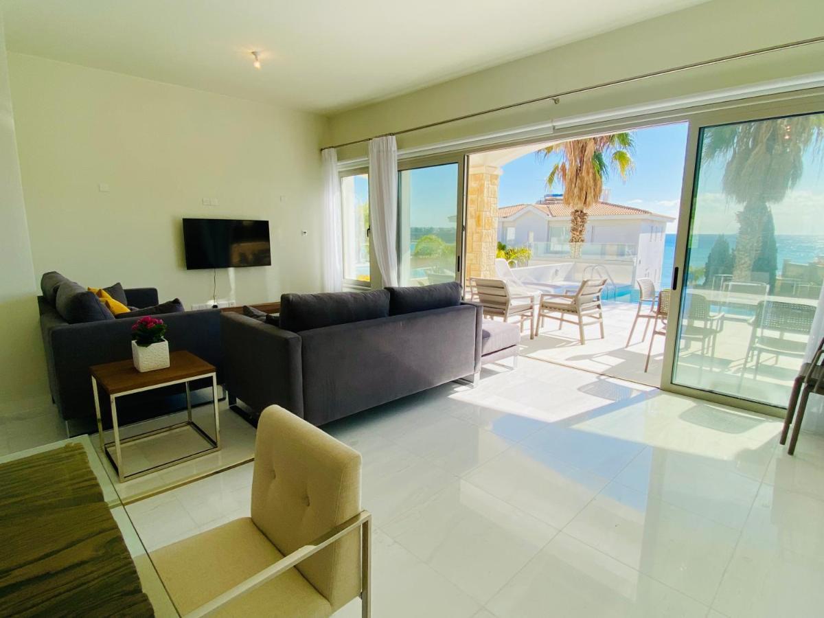 Coral Bay Beach Villa بافوس المظهر الخارجي الصورة