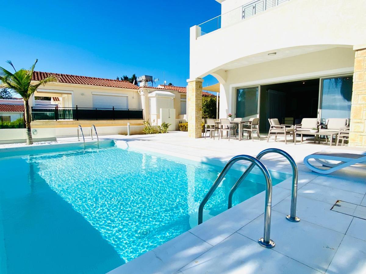 Coral Bay Beach Villa بافوس المظهر الخارجي الصورة