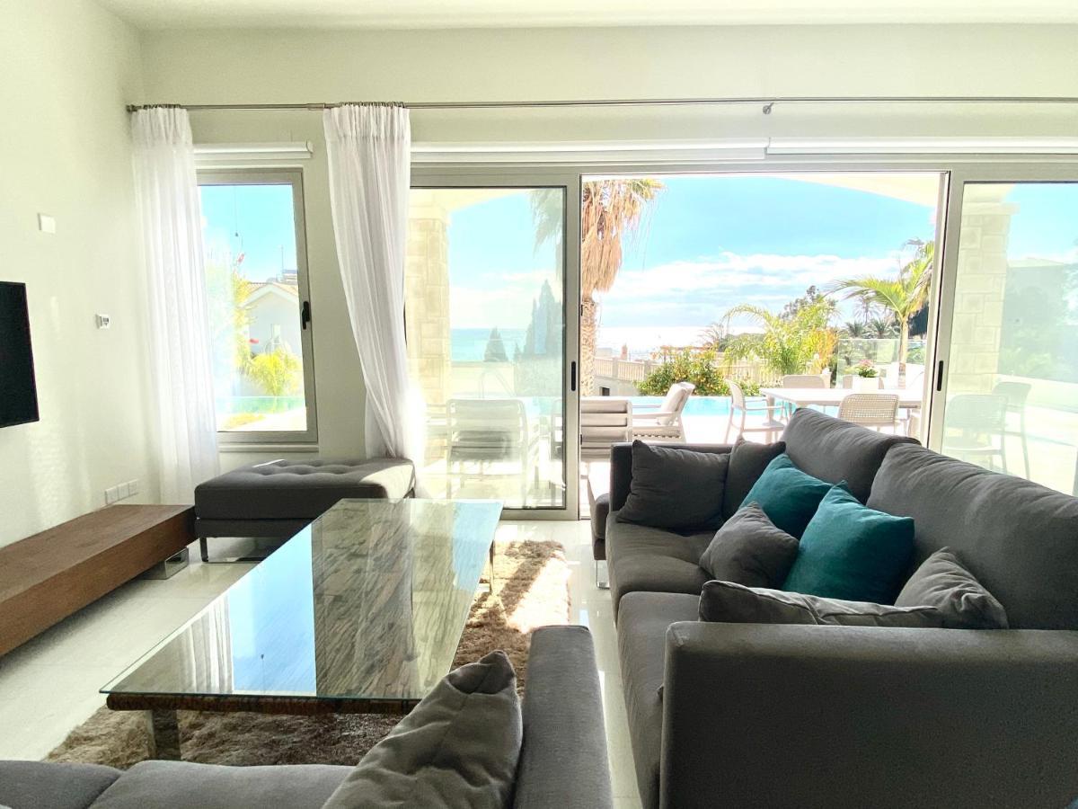 Coral Bay Beach Villa بافوس المظهر الخارجي الصورة