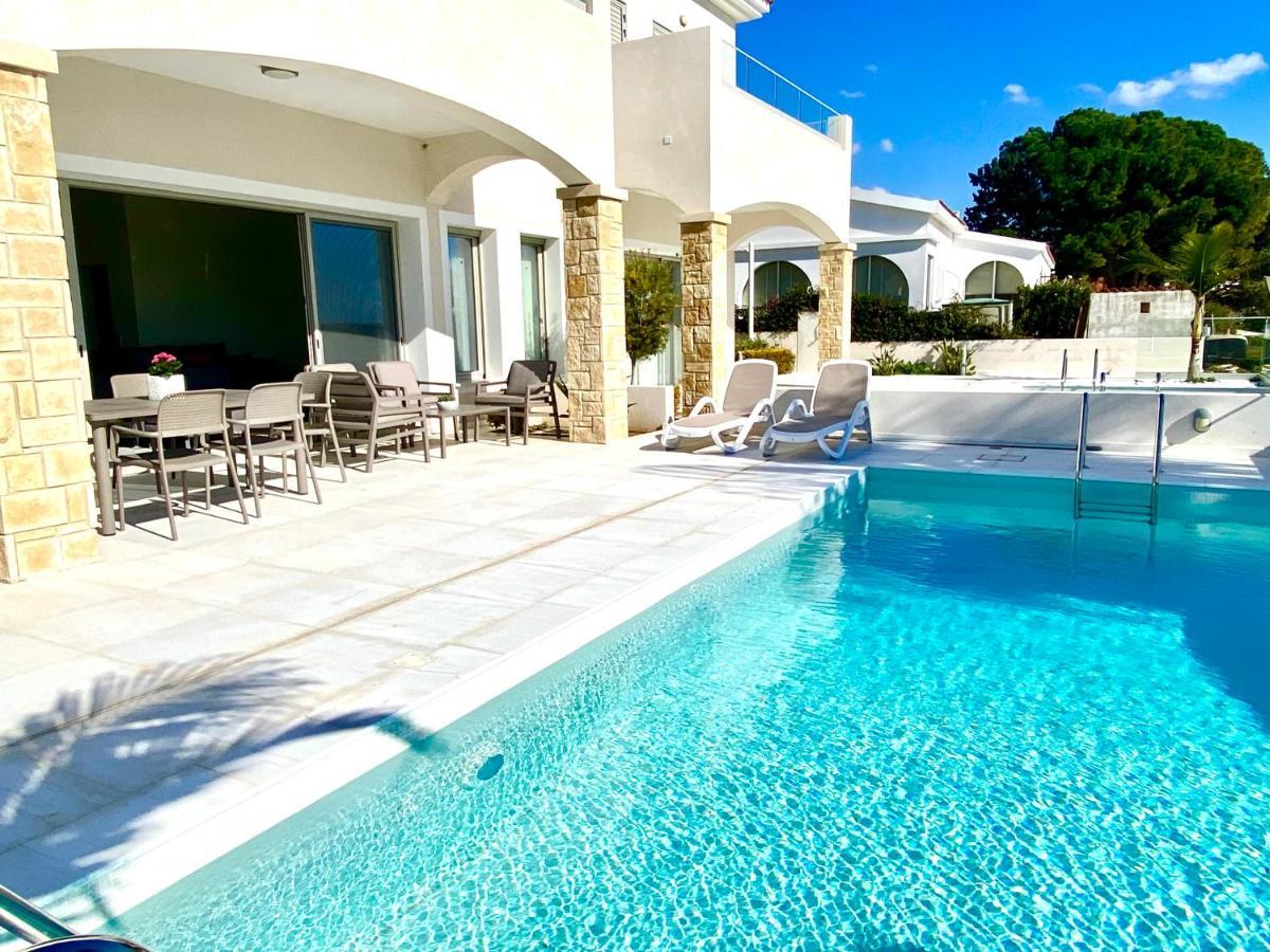 Coral Bay Beach Villa بافوس المظهر الخارجي الصورة
