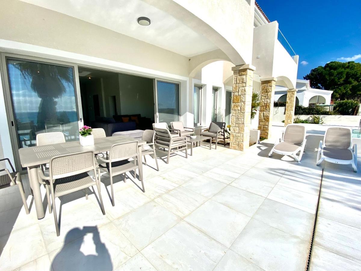 Coral Bay Beach Villa بافوس المظهر الخارجي الصورة