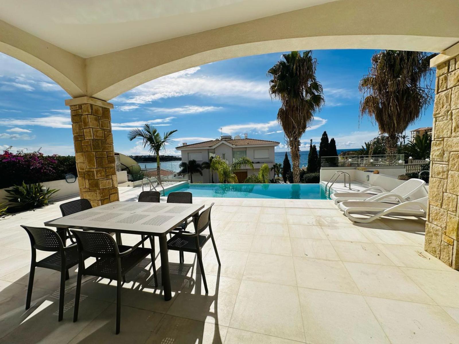 Coral Bay Beach Villa بافوس المظهر الخارجي الصورة