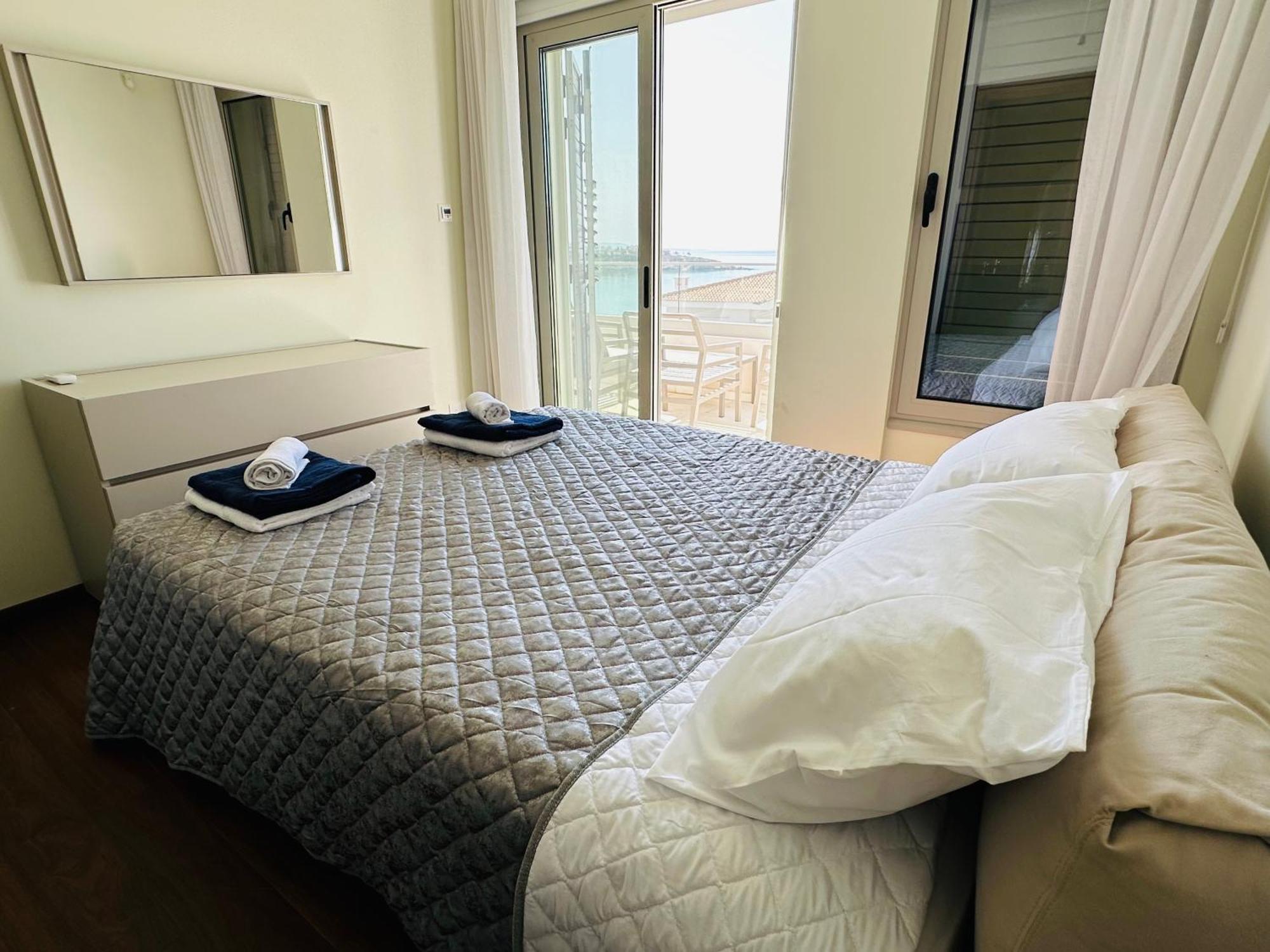 Coral Bay Beach Villa بافوس المظهر الخارجي الصورة